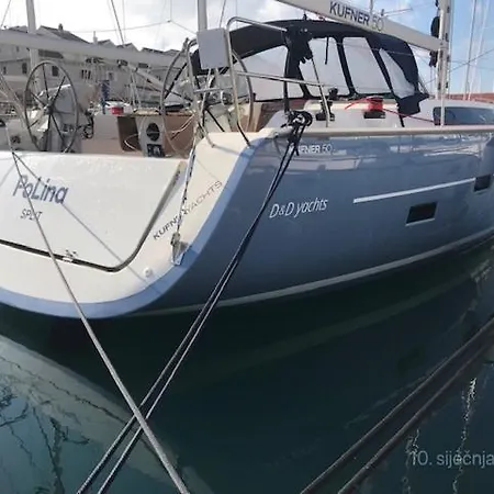 Polina I Botel Trogir